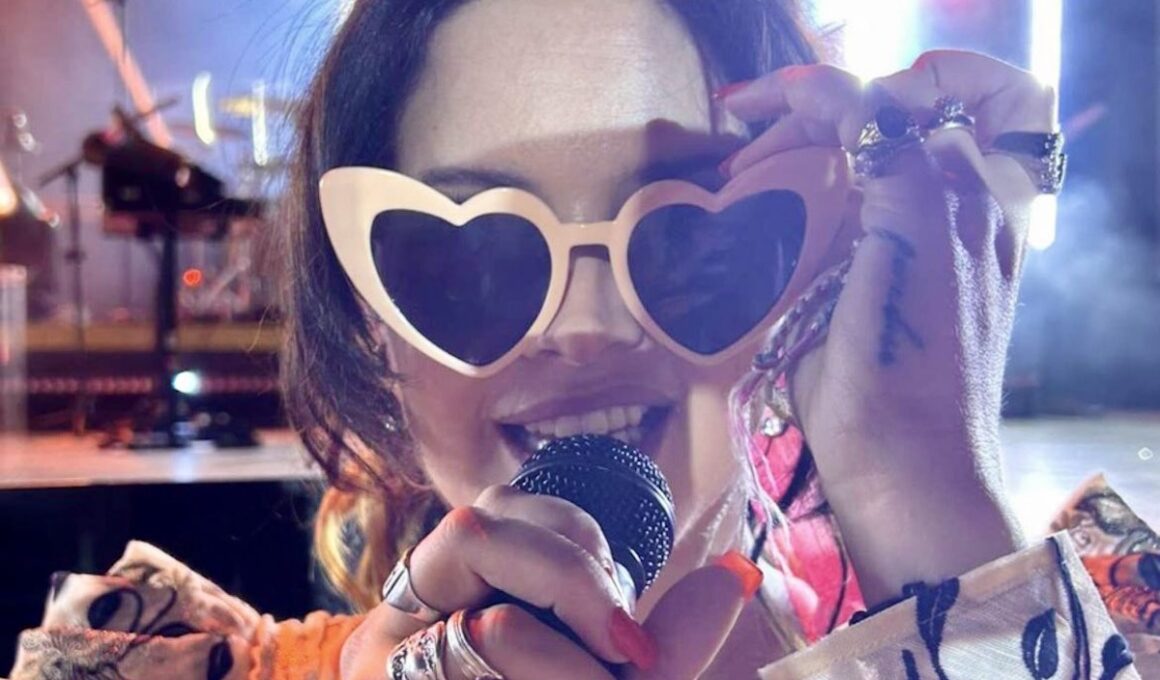 lana del rey heart shaped sunglasses he loves my heart shaped sunglasses